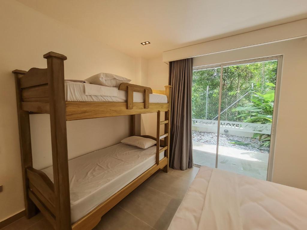 Postel nebo postele na pokoji v ubytování Hotel Monte Bello
