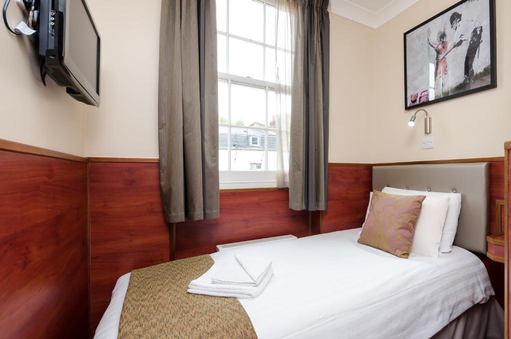 Postel nebo postele na pokoji v ubytování Wardonia Hotel Kings Cross