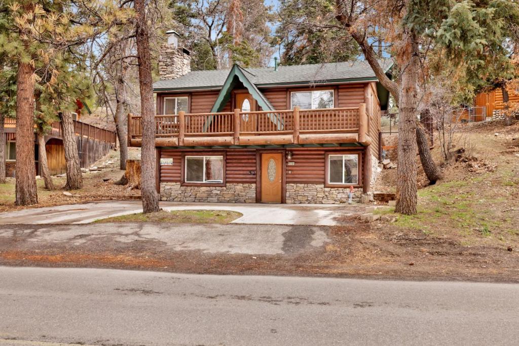 Bear Tracks #2020 by Big Bear Vacations - Housity