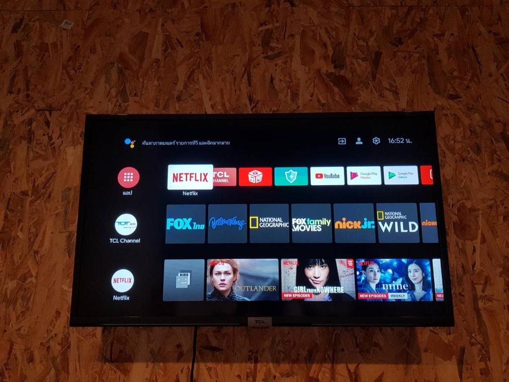 TV a/nebo společenská místnost v ubytování Nua Tone Resort Bang Tao & Cafe