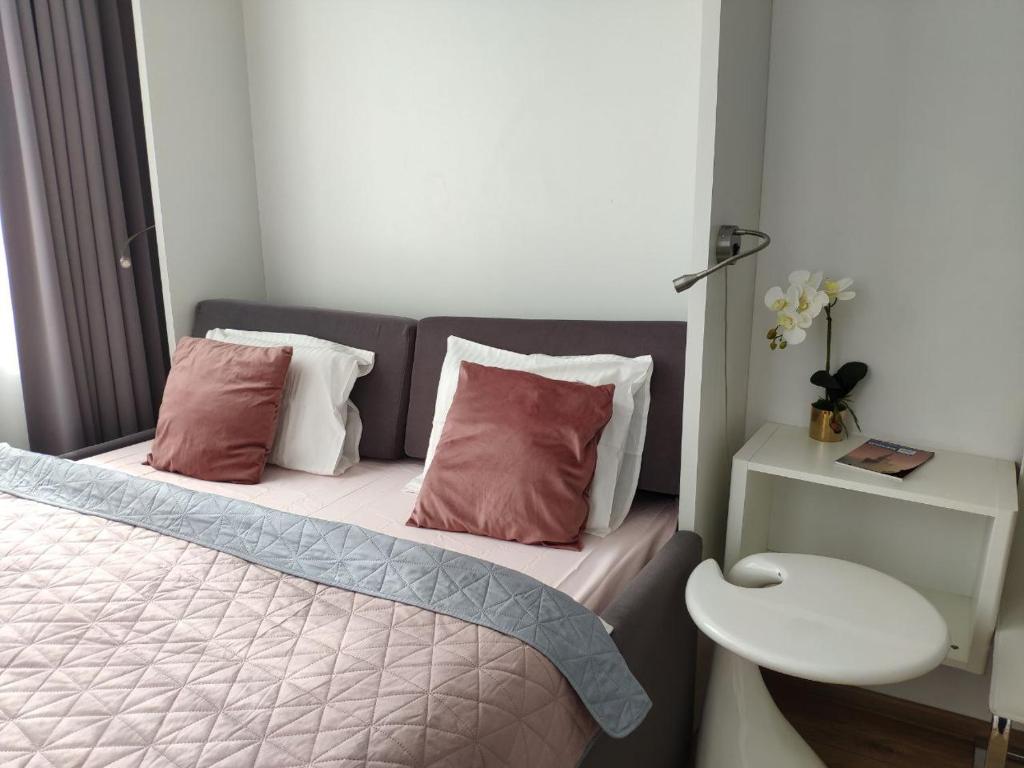 Postel nebo postele na pokoji v ubytování Apartamenty Aleje Jerozolimskie