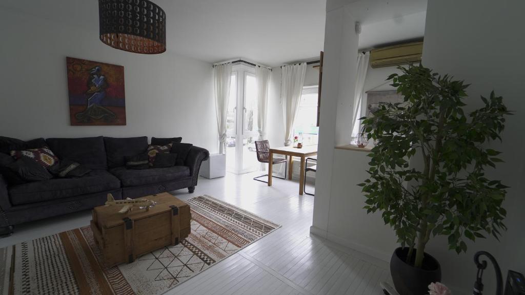 a living room with a couch and a table at Air Appartement in Zaventem