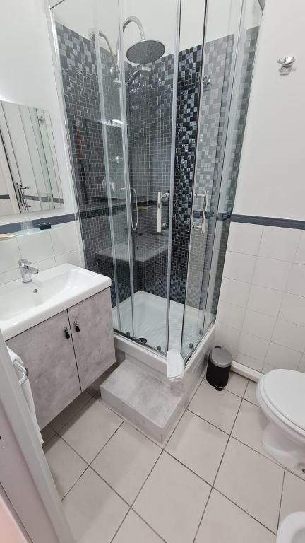 A bathroom at Essenza del Tempo Inn