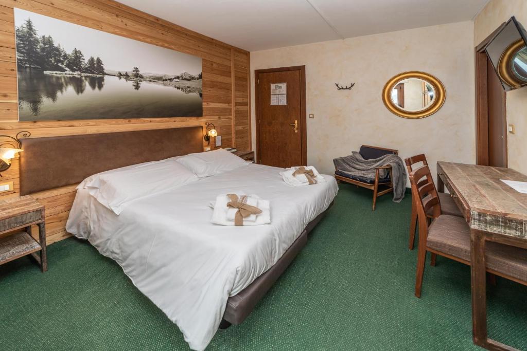 Postel nebo postele na pokoji v ubytování Hotel Gran Baita