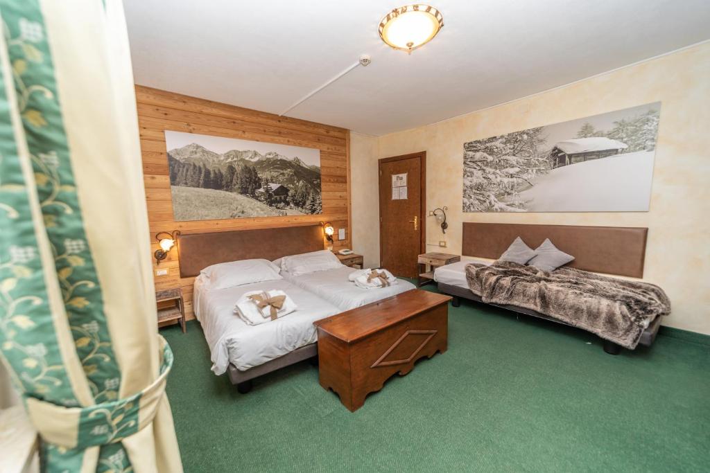 Postel nebo postele na pokoji v ubytování Hotel Gran Baita
