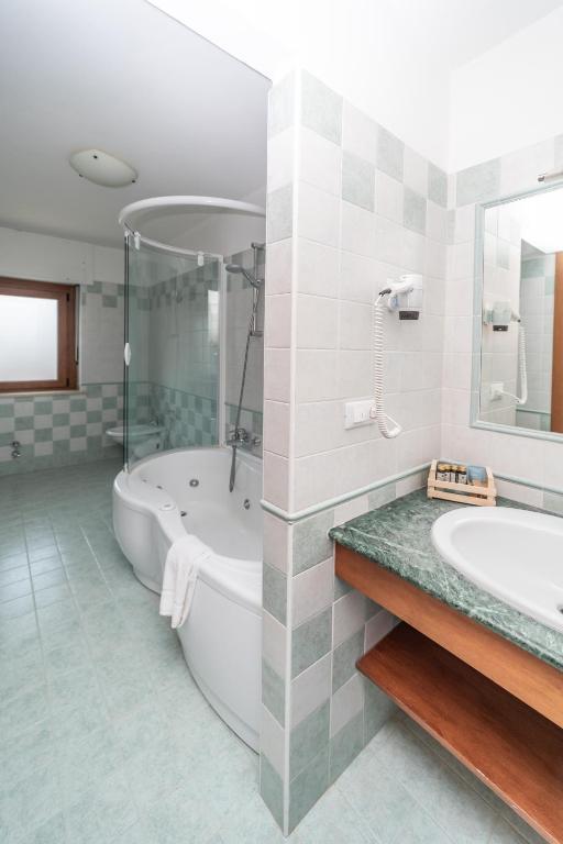 Koupelna v ubytování Hotel Gran Baita