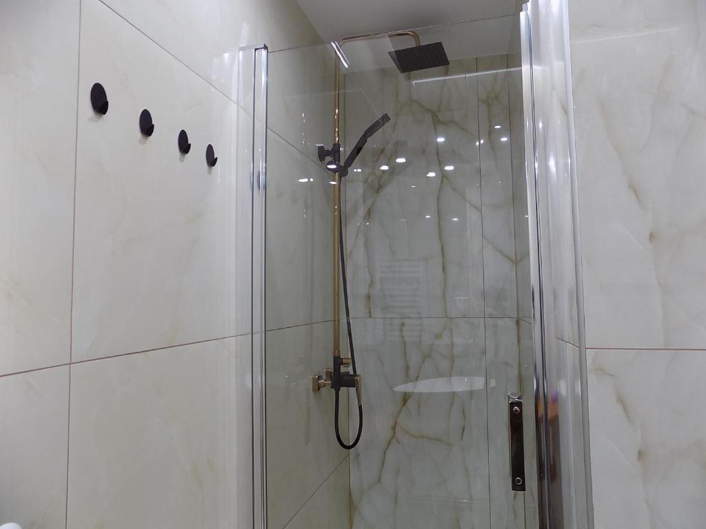 Kúpeľňa v ubytovaní Apartament nr 4 U Miśka z dwoma sypialniami