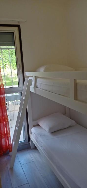 Postel nebo postele na pokoji v ubytování Brit Hotel Confort Hélios Agde