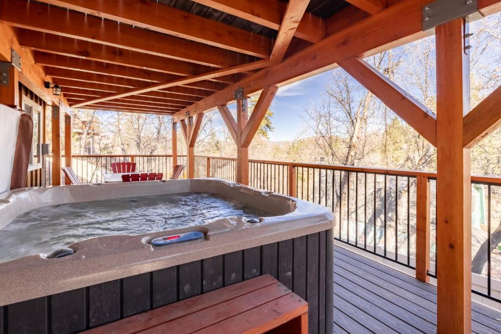 Ảnh trong thư viện ảnh của Black Oak Cabin #1977 by Big Bear Vacations ở Big Bear Lake