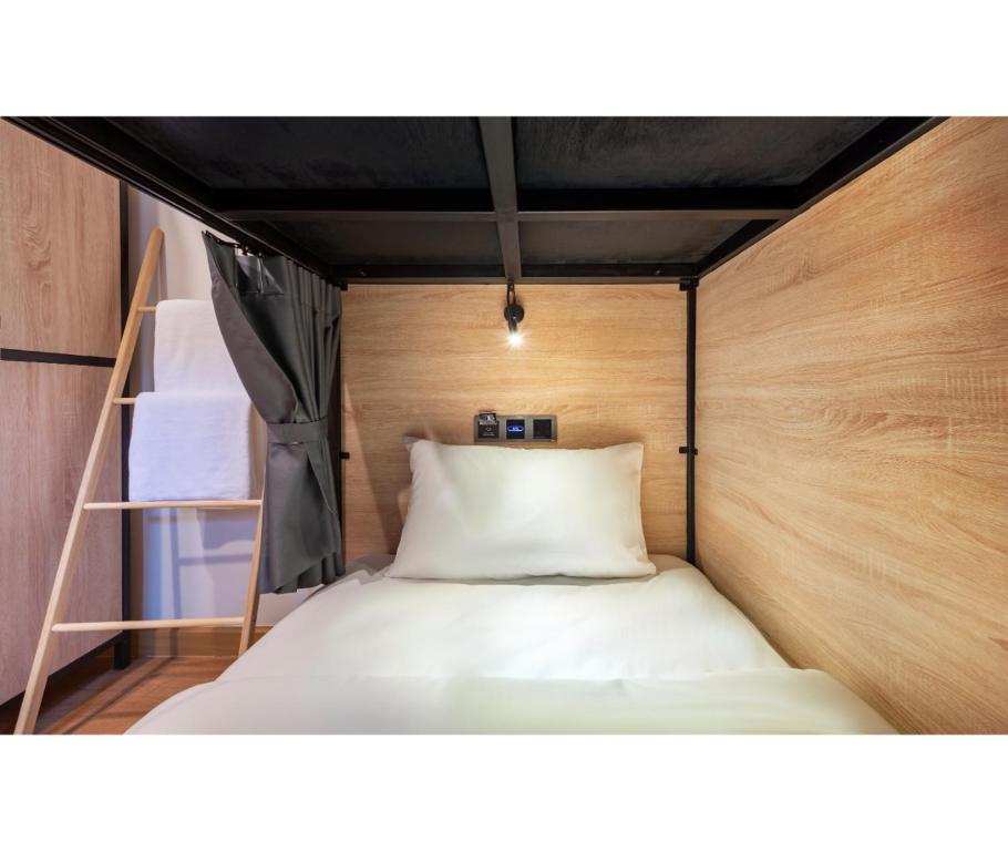 Siam Subway Hostel and Café - 18