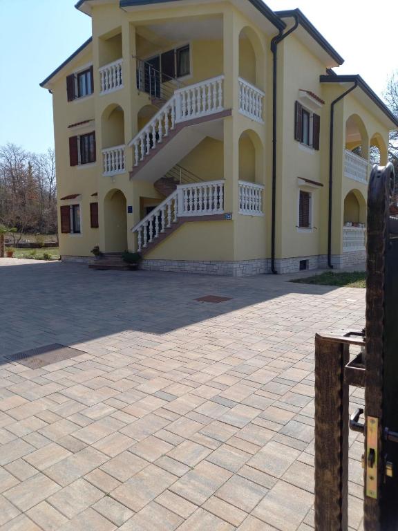 Budova, kde se apartmán nachází