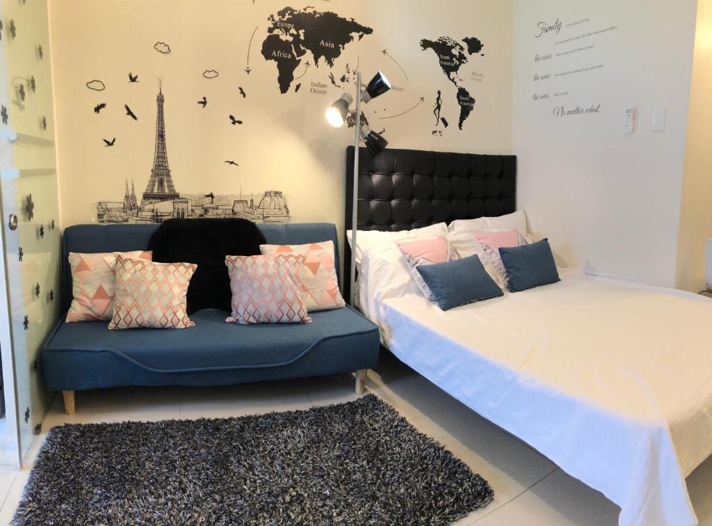 Кровать или кровати в номере Cool & Windy Tagaytay Staycation