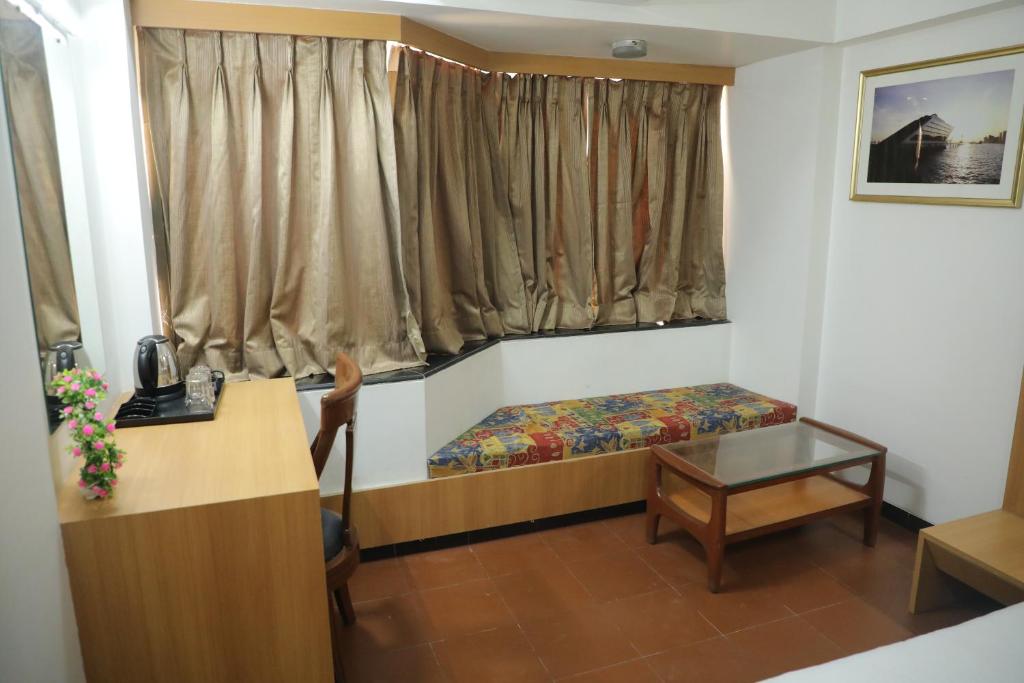 Hotel Kewal - Executive Queen Room With Two Queen Beds
