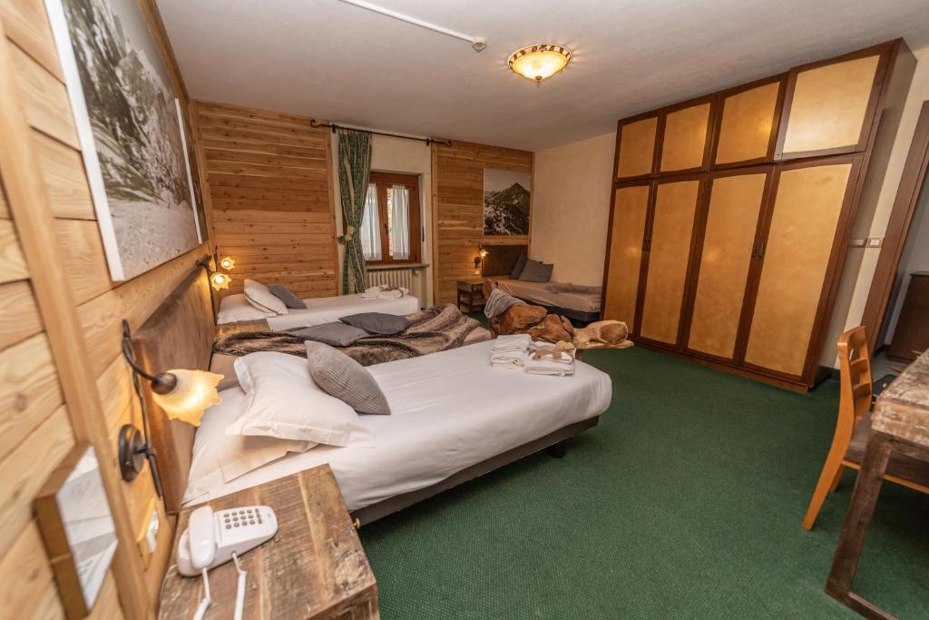 Postel nebo postele na pokoji v ubytování Hotel Gran Baita