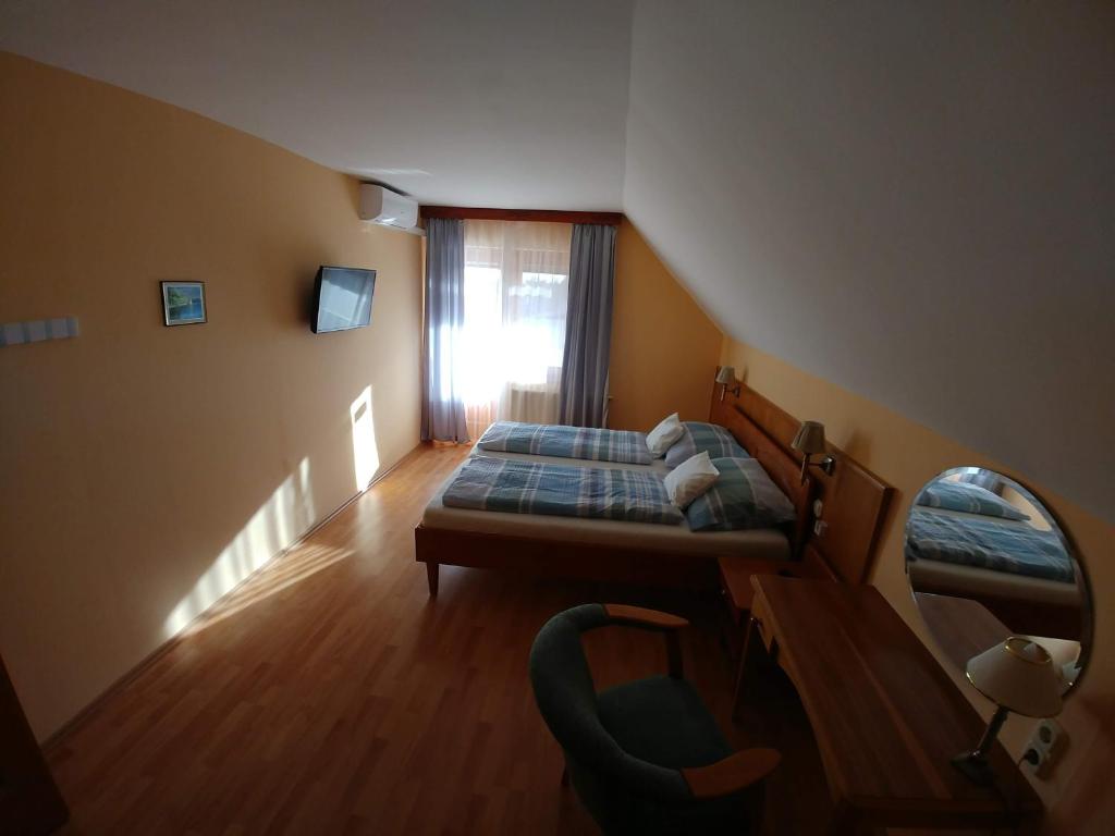 Posteľ alebo postele v izbe v ubytovaní Zöld sziget Apartmanház