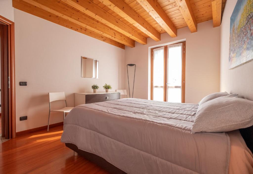 A bed or beds in a room at Happy Guest Apartments - Lake & Relax