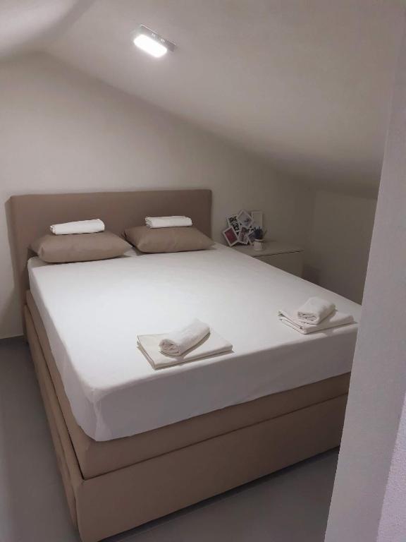 Postel nebo postele na pokoji v ubytování Apartments Villa Glavinić