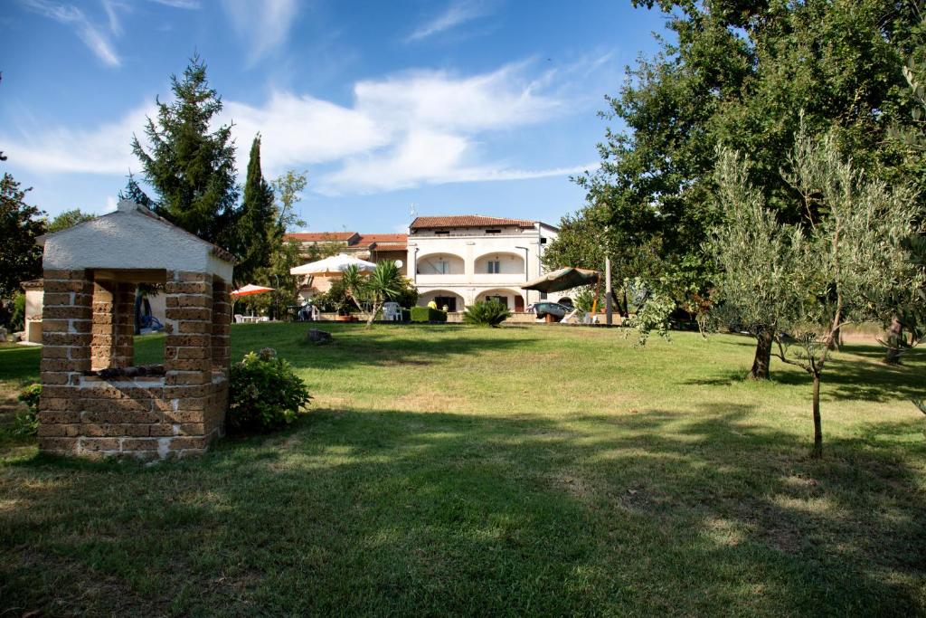 A garden outside Masseria Le Zavattole