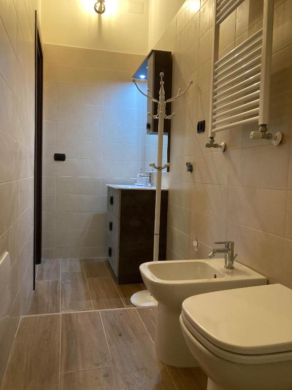 A bathroom at Masseria Le Zavattole