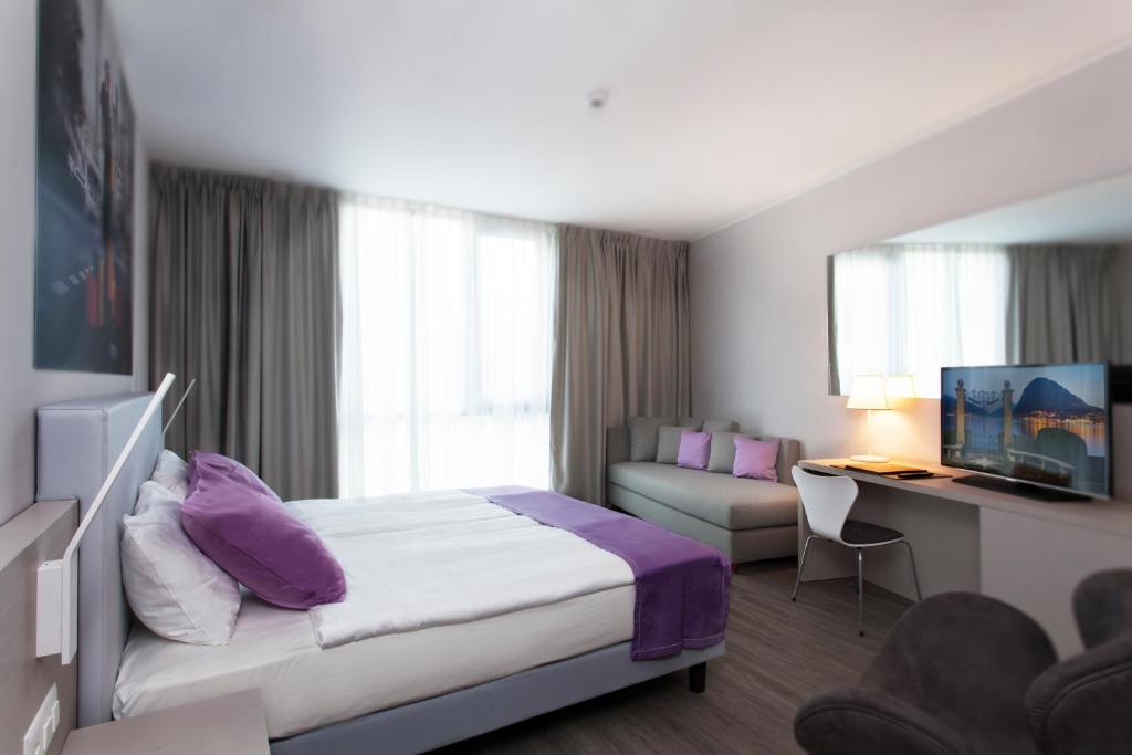 Postel nebo postele na pokoji v ubytování Hotel City Lugano