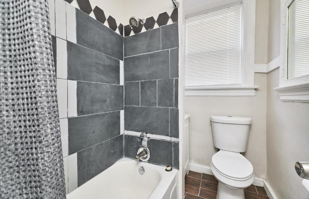 1 Bd Apt near forest park, Science Center & dining - Appartamento Con Balcone