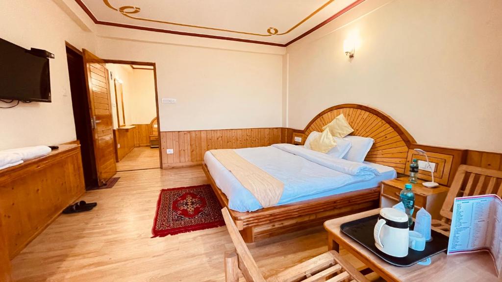 Himalayan adventure Cottages & Budget Friendly BNB Manali - Family Room With Mountain View
