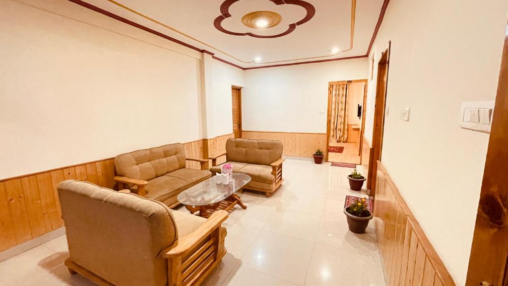 Himalayan adventure Cottages & Budget Friendly BNB Manali - Two-Bedroom Apartment