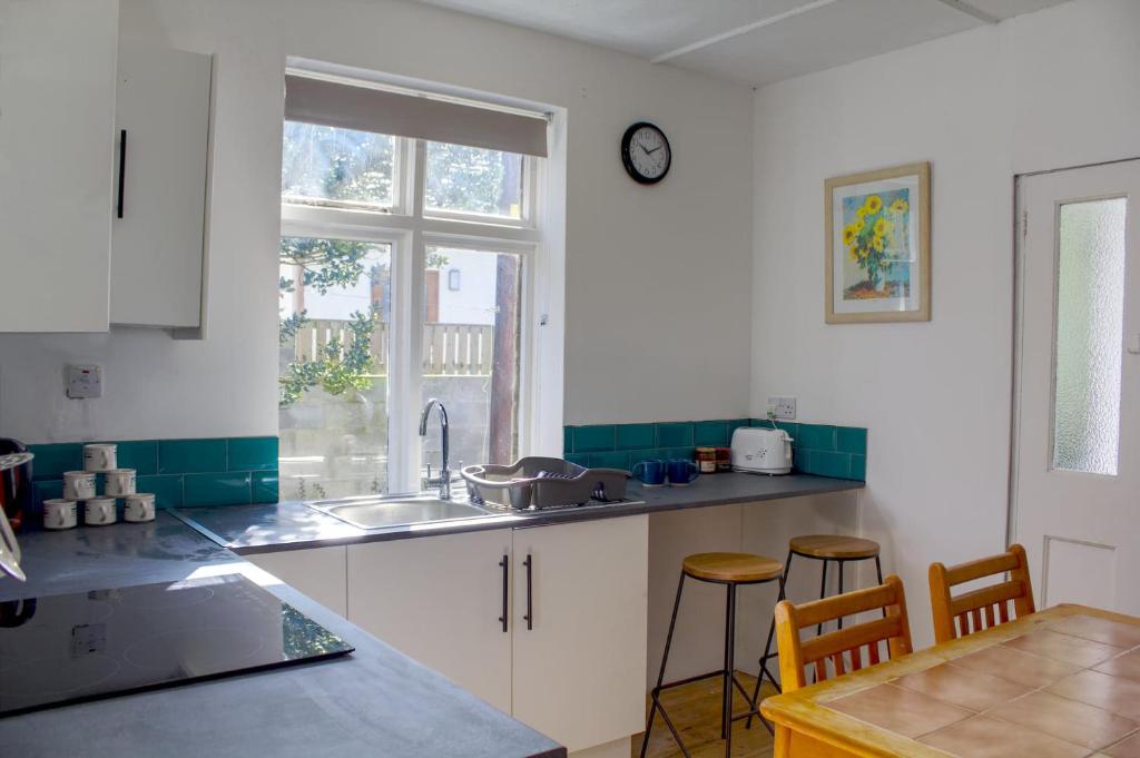 Gallery image of Perranporth Bungalow 2mins Walk to Beach! in Perranporth
