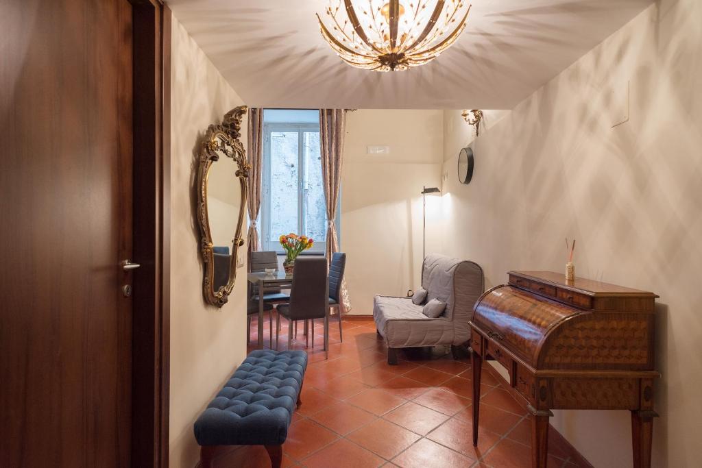 Napoli centro, a windows on the monuments - One-Bedroom Apartment