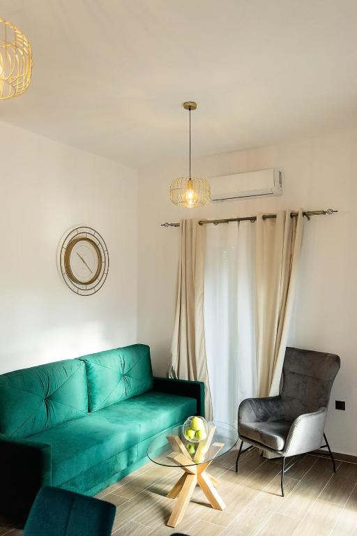 A seating area at Deluxe Town Hall Square Flat in Historical Center 2