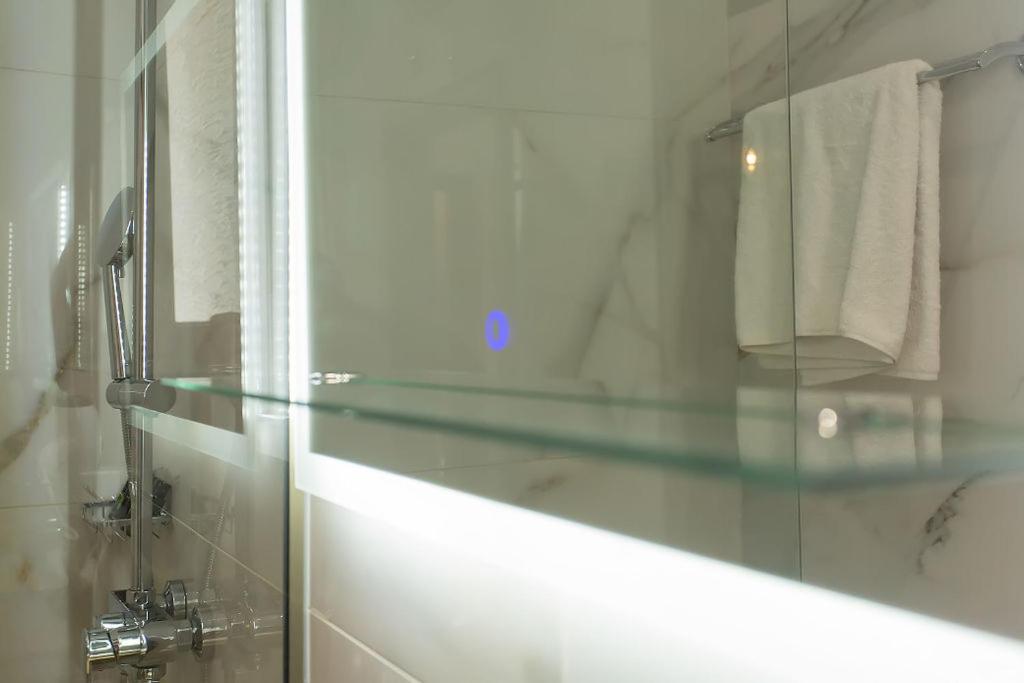 A bathroom at Deluxe Town Hall Square Flat in Historical Center 2