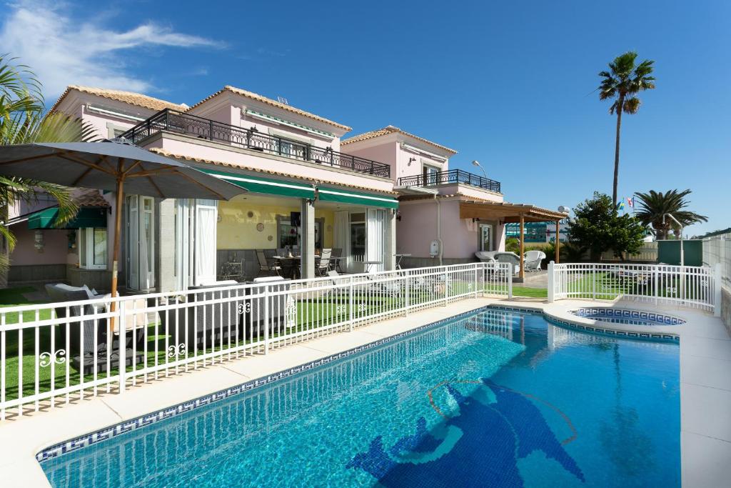Bazén v ubytování Villa Dalara Maspalomas, Private Pool and Jacuzzi nebo v jeho okolí