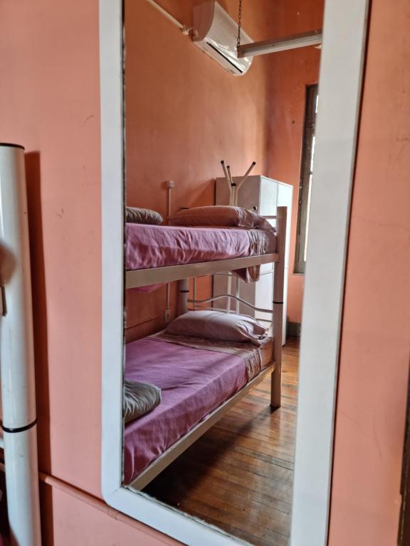 Postel nebo postele na pokoji v ubytování Windmill Hostel