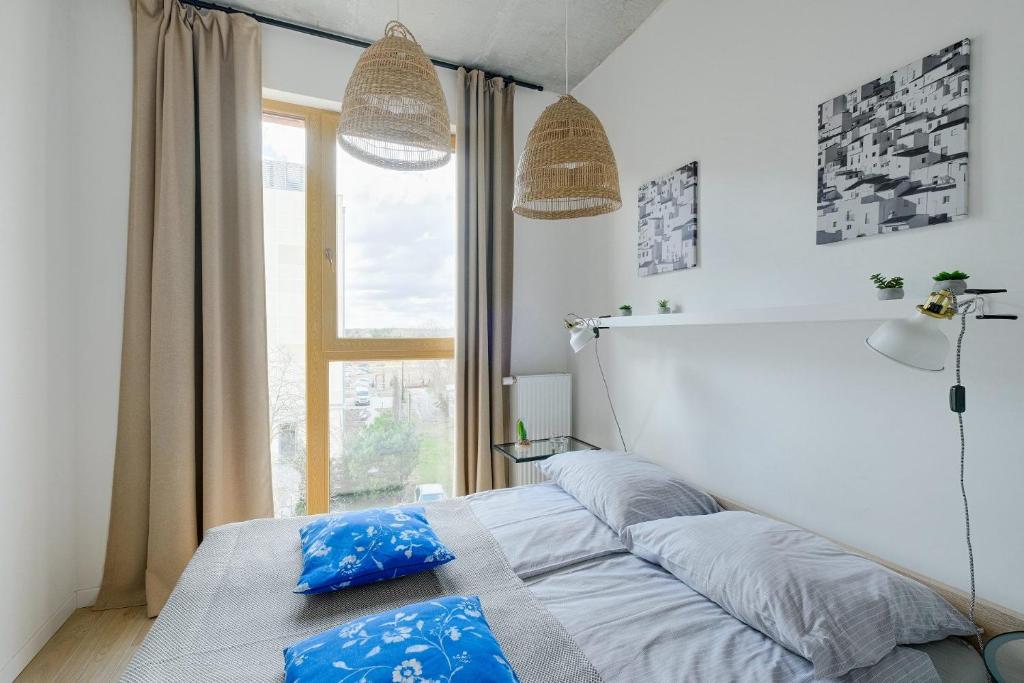 Posteľ alebo postele v izbe v ubytovaní Apartamenty Patriotów 303
