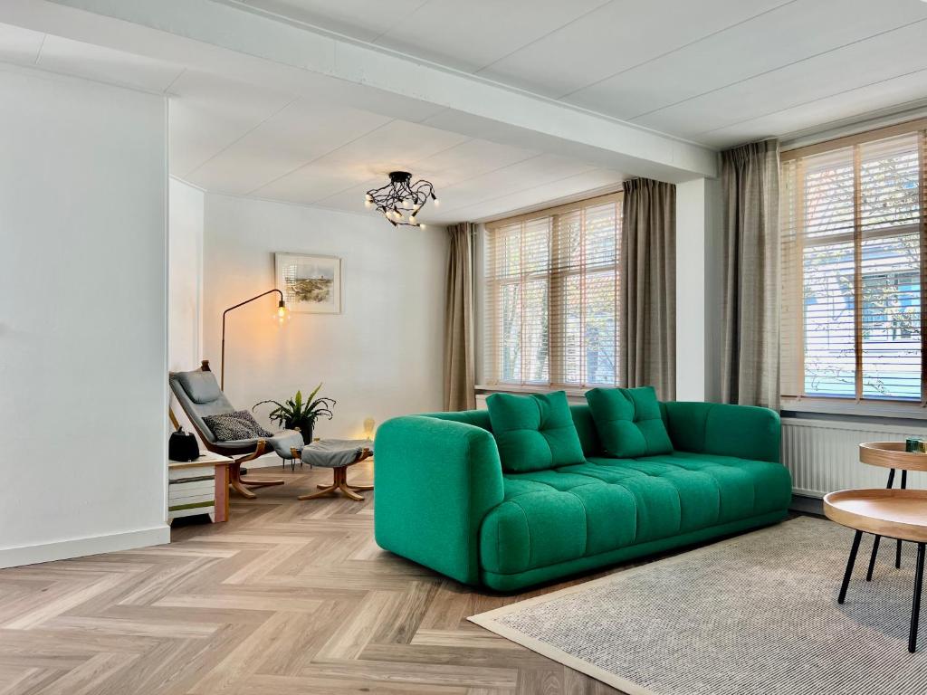 Posezení v ubytování 140 m2 groot appartement -midden in het centrum- 2022 kompleet gerenoveerd