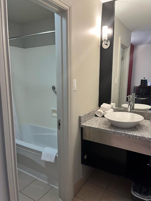 Ramada by Wyndham Ottawa On The Rideau - 2 Camas Dobles, Frontal De Agua, No Fumar