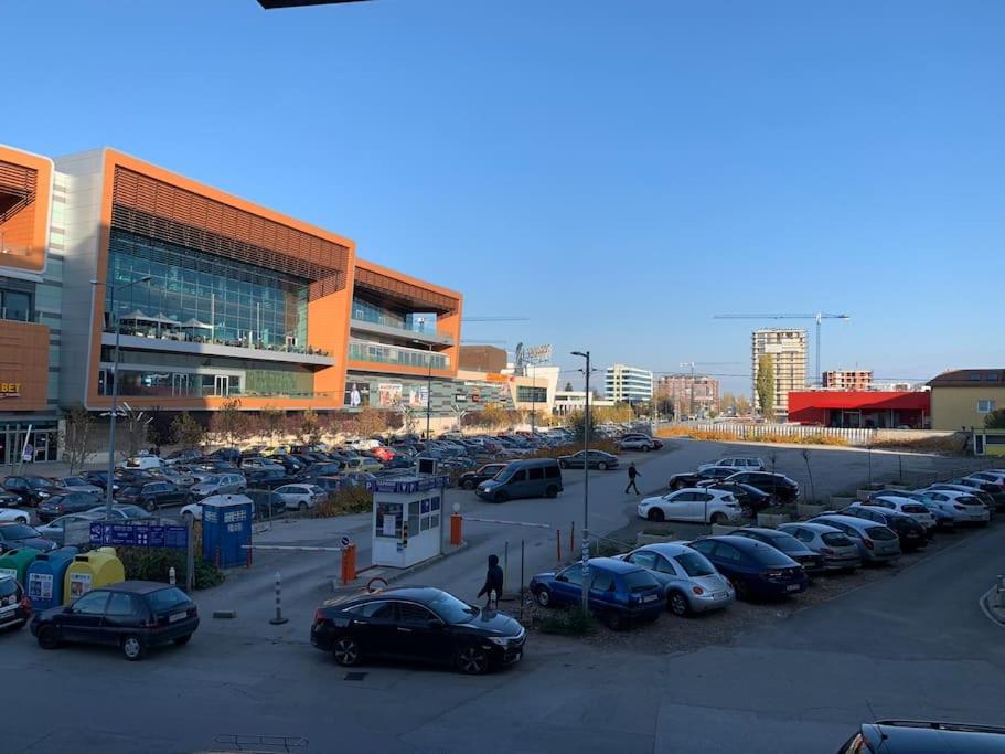 Sliver city next to paradise mall and metro - One-Bedroom Apartment