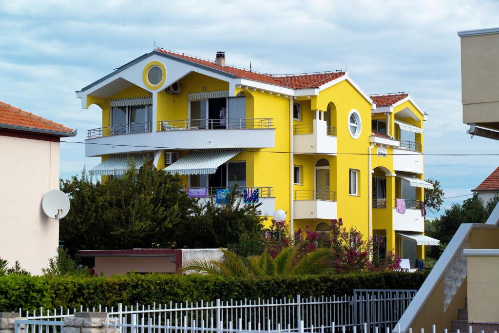 Budova, v ktorej sa apartmán nachádza