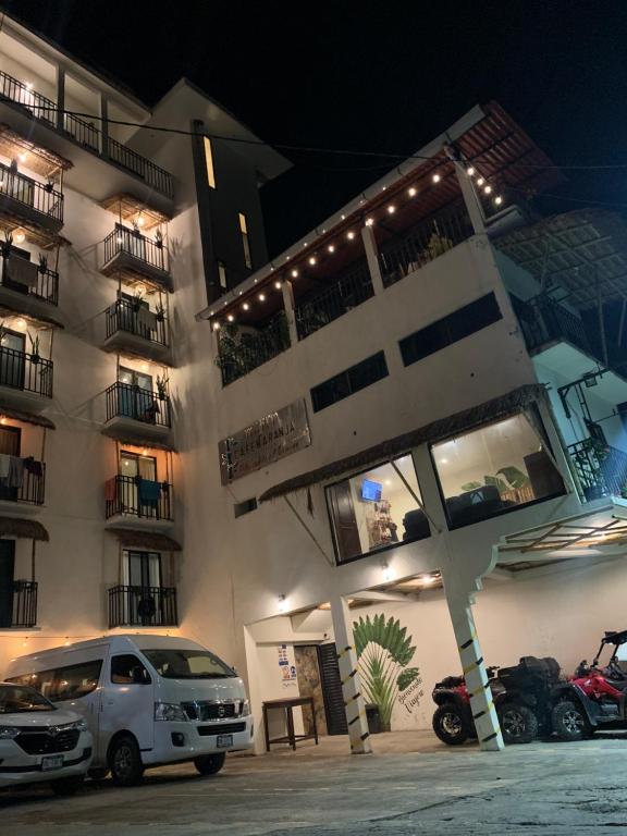 a white van parked in front of a building at Hotel CaféNaranja Xilitla in Xilitla