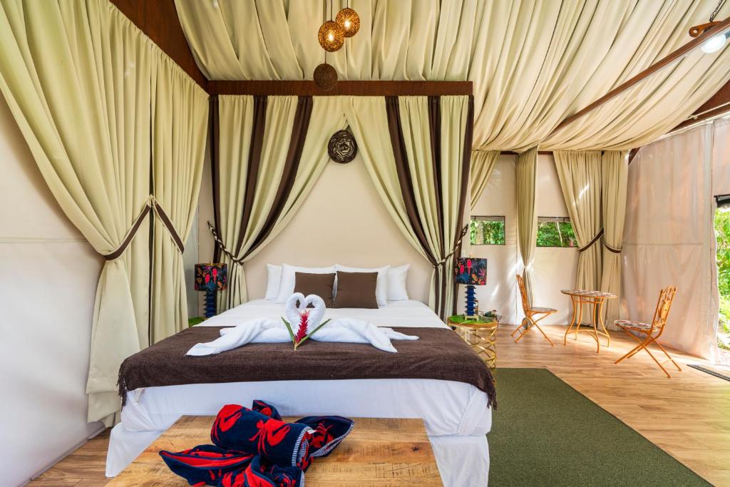 Katil atau katil-katil dalam bilik di Drake Bay River View