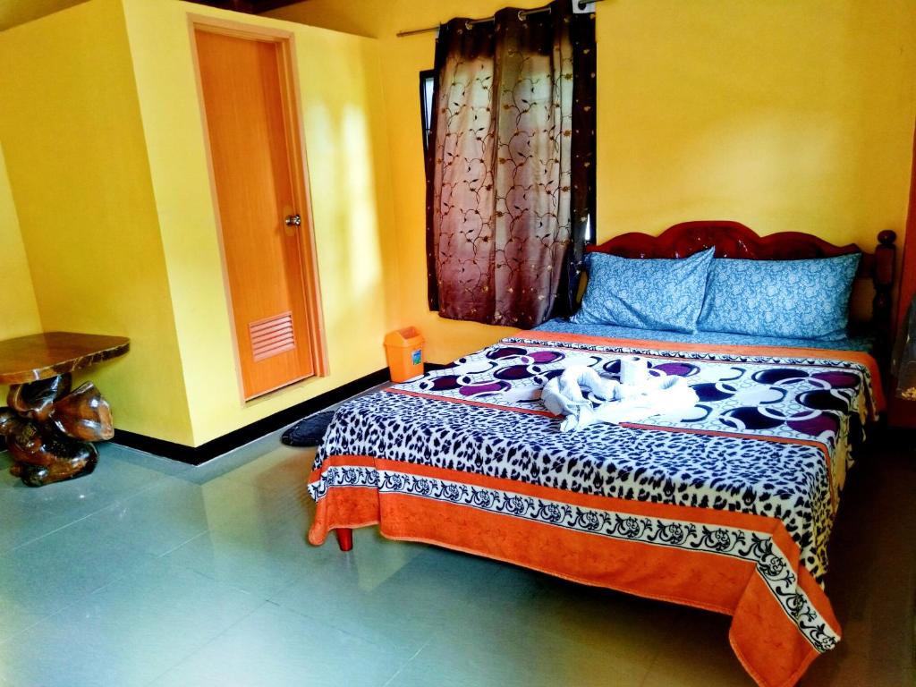Tempat tidur dalam kamar di Bogah Lodge