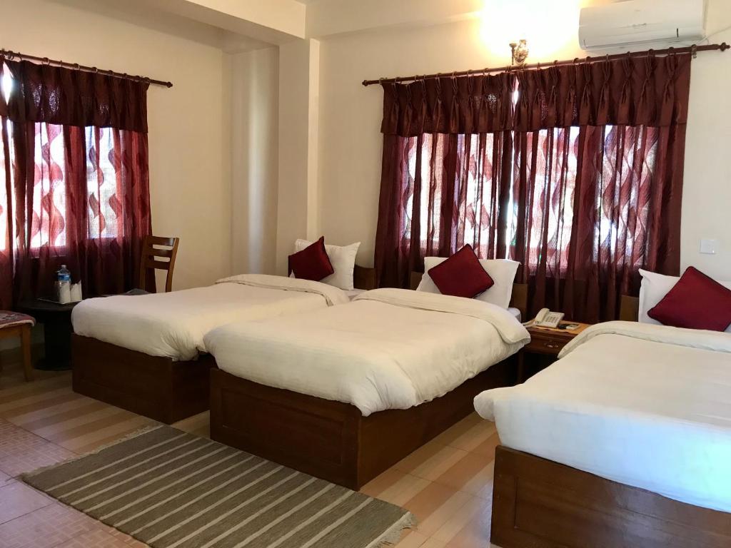 Hotel Asia - Deluxe Triple Room