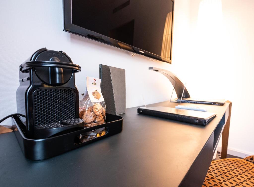 The Ambassador - Resim 12