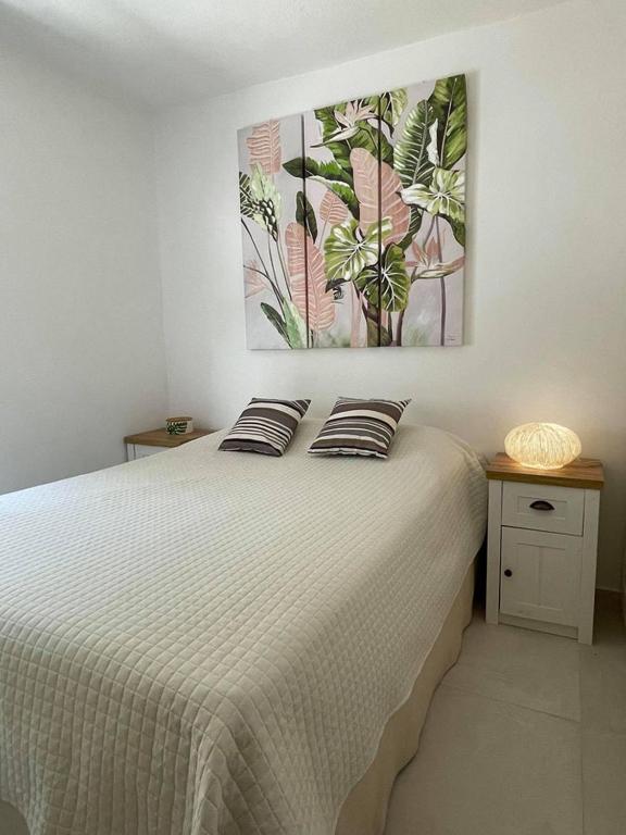 Posteľ alebo postele v izbe v ubytovaní Just my dream beachfront Home 34 in Glyfada beach Corfu by New Era