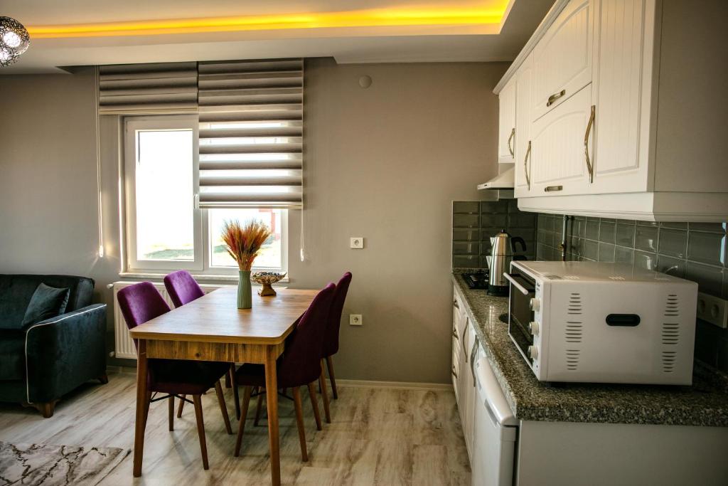 Kuchyň nebo kuchyňský kout v ubytování Sulduz Hotel Apart & SPA