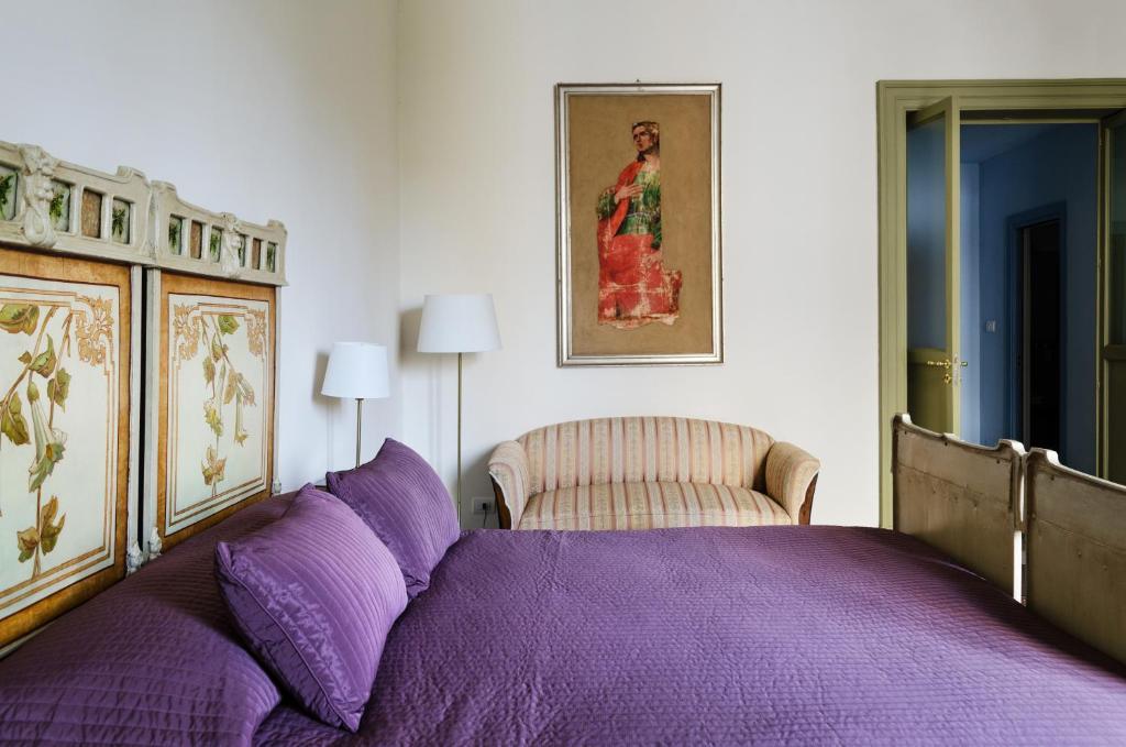 A bed or beds in a room at Don Giovanni Charme Apartment