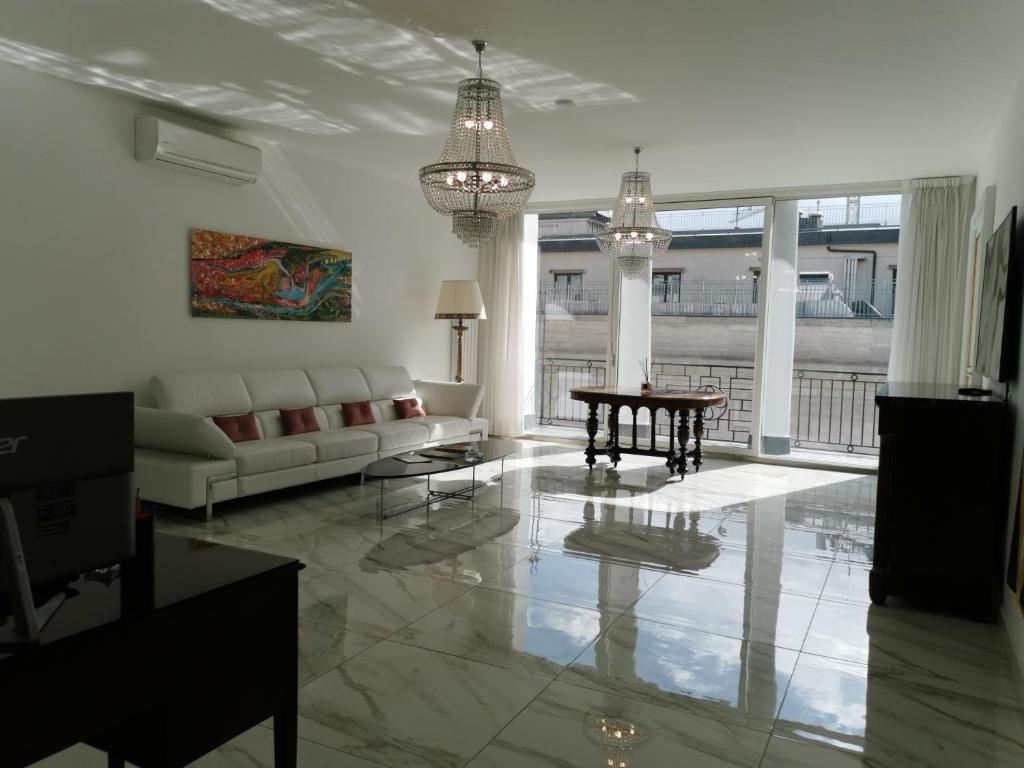 Royal Boutique Napoli - Resim 17