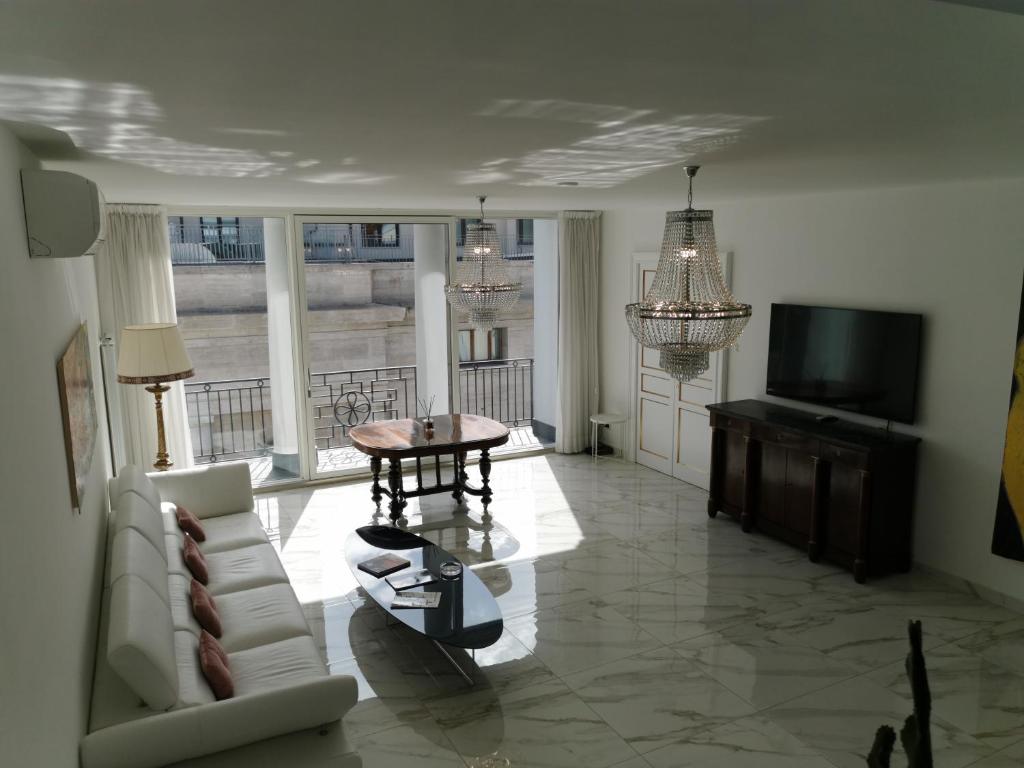 Royal Boutique Napoli - Resim 18