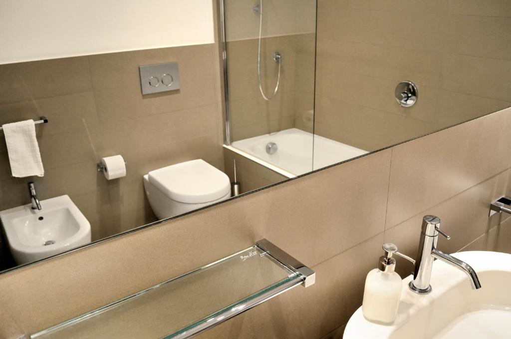 A bathroom at Don Giovanni Charme Apartment