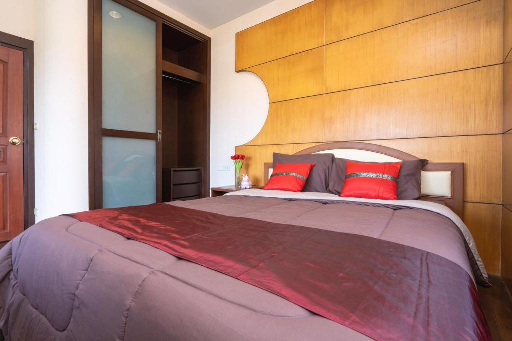 Postel nebo postele na pokoji v ubytování Angel Pool Villa Phuket - SHA Extra Plus